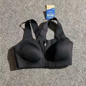 NWT Brooks Sports Bra Dare To Zip Run 32 C/D black